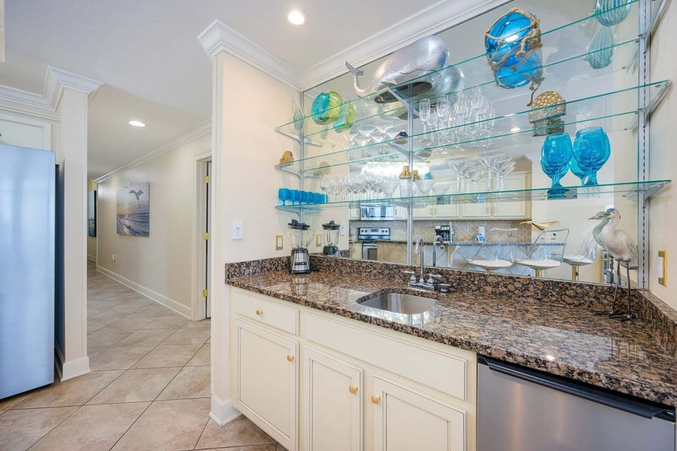 Condo, 3 Bedrooms | Private kitchen | Coffee/tea maker, fridge, oven