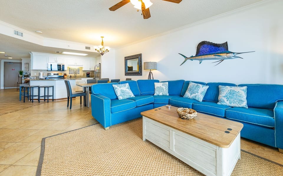 Condo, 3 Bedrooms | Living area
