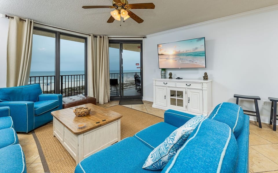 Condo, 3 Bedrooms | Living area