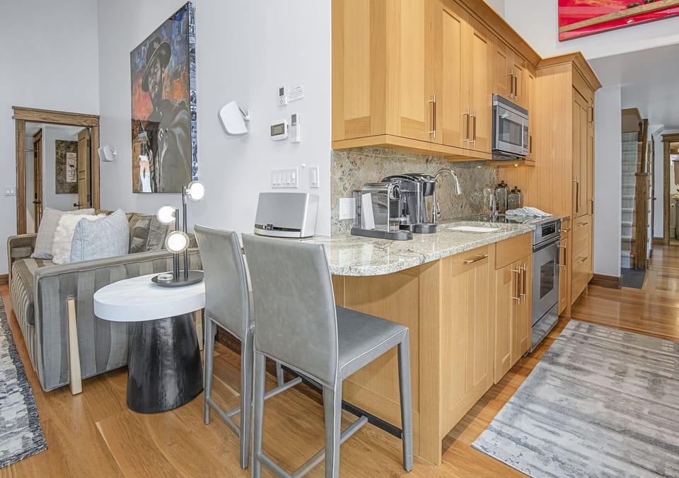 Condo, 3 Bedrooms | Private kitchen | Fridge, oven, coffee/tea maker, toaster