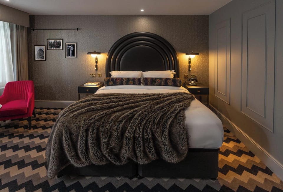 Egyptian cotton sheets, premium bedding, pillowtop beds, minibar