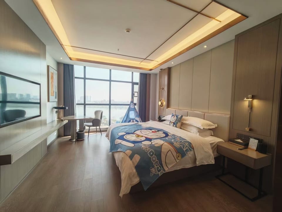 Family Suite | Premium bedding, minibar, in-room safe, desk