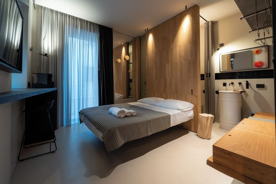 Classic Room, Balcony | In-room safe, blackout drapes, free WiFi