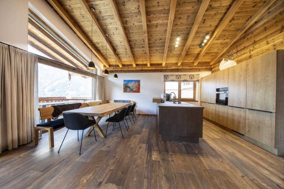 Chalet | Dining