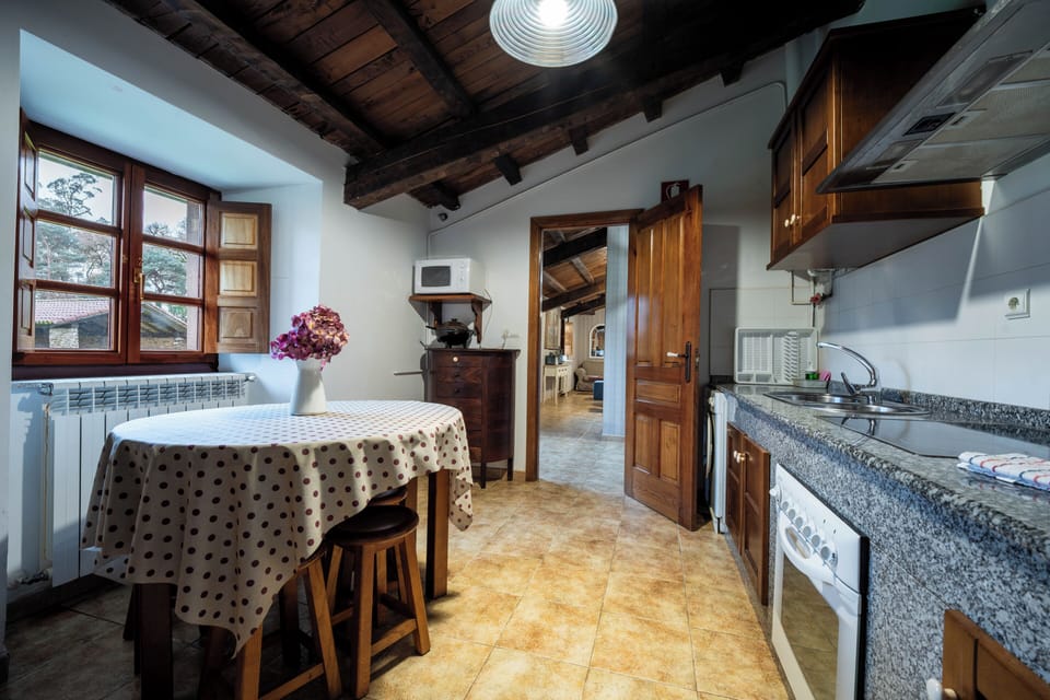 Traditional Cottage, Garden View | Private kitchen
