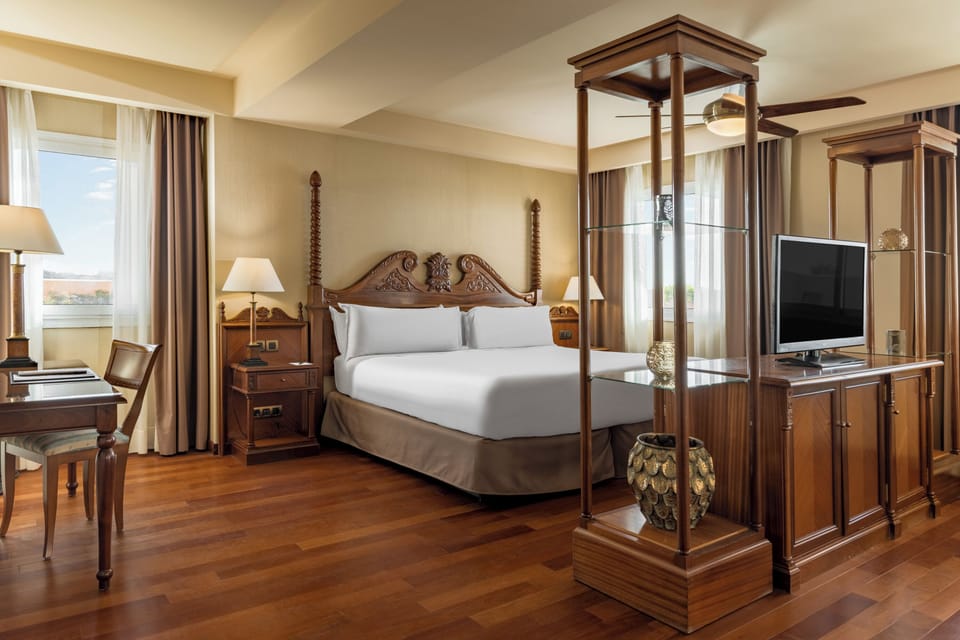 Premium bedding, down comforters, minibar, in-room safe