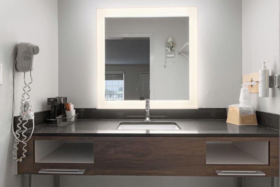 Standard Room, 2 Queen Beds, Non Smoking | Bathroom | Eco-friendly toiletries, hair dryer, towels, soap