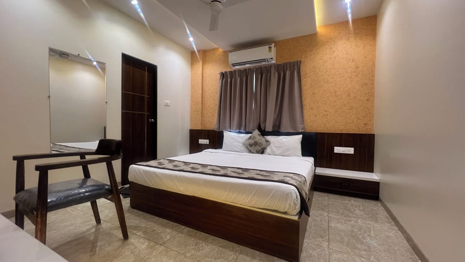 Executive Room | Iron/ironing board, free WiFi