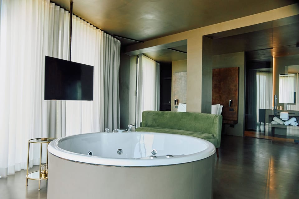 Deluxe Studio Suite, Sea View | Minibar, in-room safe, blackout drapes, soundproofing