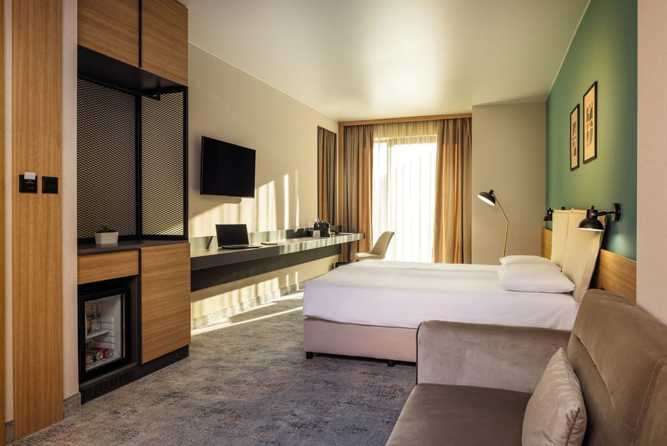 Junior Studio | Minibar, in-room safe, desk, laptop workspace