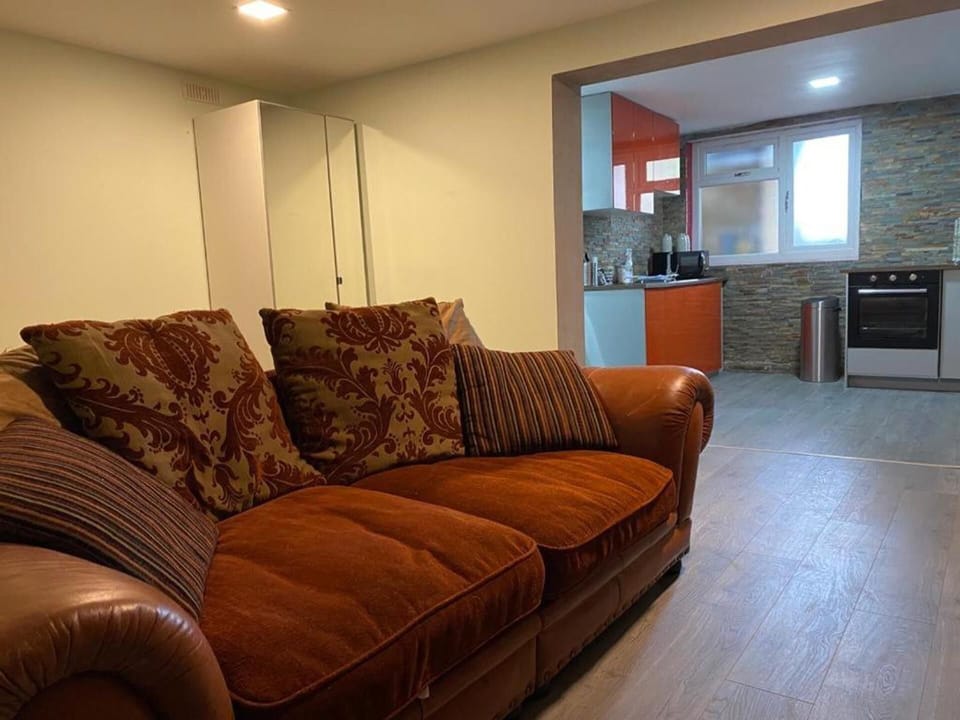 Apartment | Living area | TV