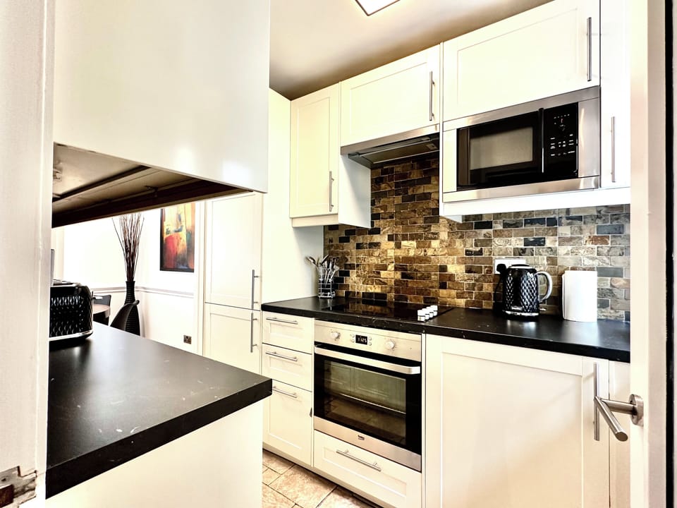 Apartment | Private kitchen | Fridge, microwave, oven, stovetop