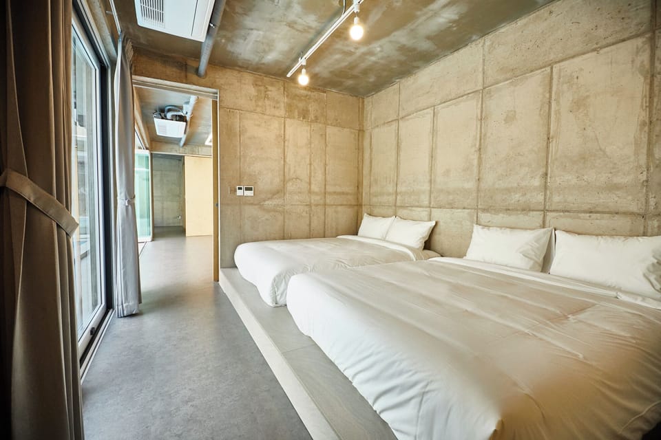 Nueve Poolvilla (Base 4 People / Maximum 8 People) | Premium bedding, soundproofing, WiFi (free)
