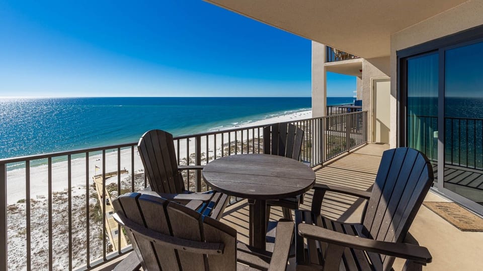 Condo, 3 Bedrooms | Property grounds