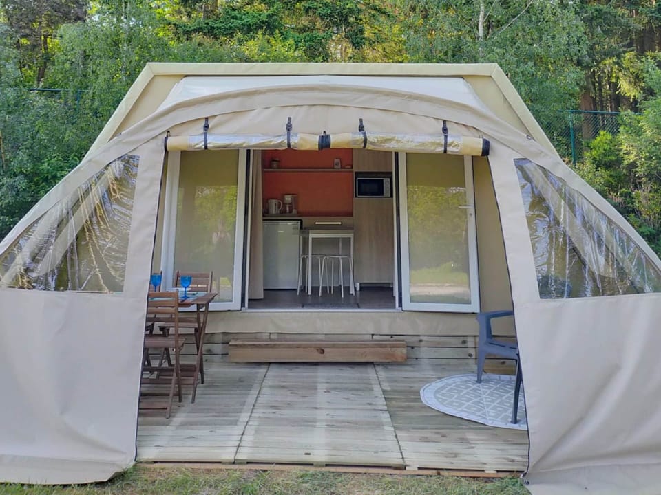 Tent | Exterior