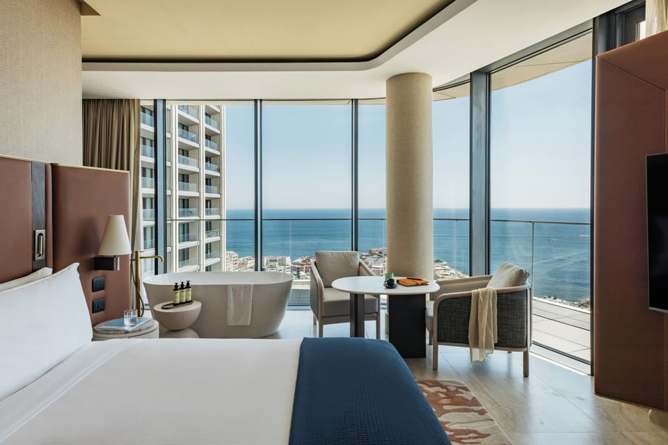 Suite (Ultimate ME + Penthouse) | Premium bedding, desk, laptop workspace, free WiFi