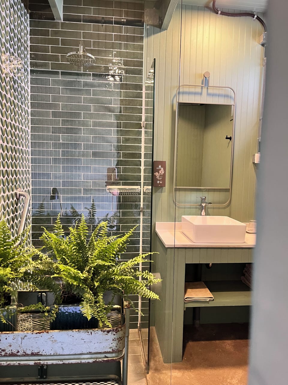 Comfort Room, Garden View | Bathroom | Shower, hair dryer, bidet, towels