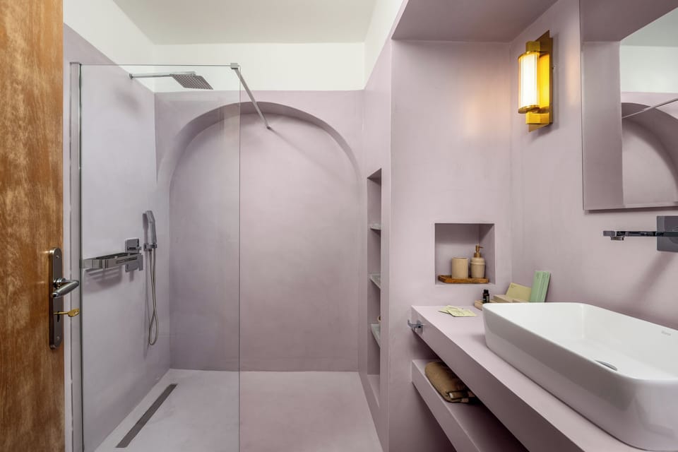 Double Room, Courtyard View | Bathroom | Shower, towels