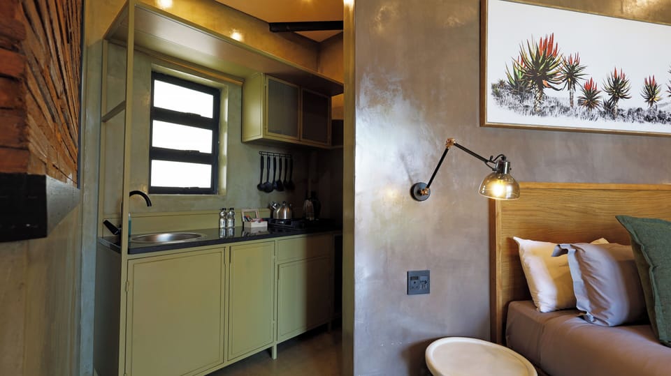 Luxury Cabin, Garden View | Private kitchen | Coffee/tea maker