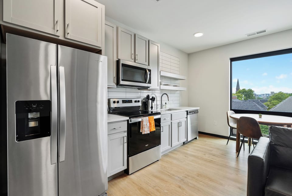 Executive Apartment | Private kitchen | Fridge, microwave, oven, dishwasher