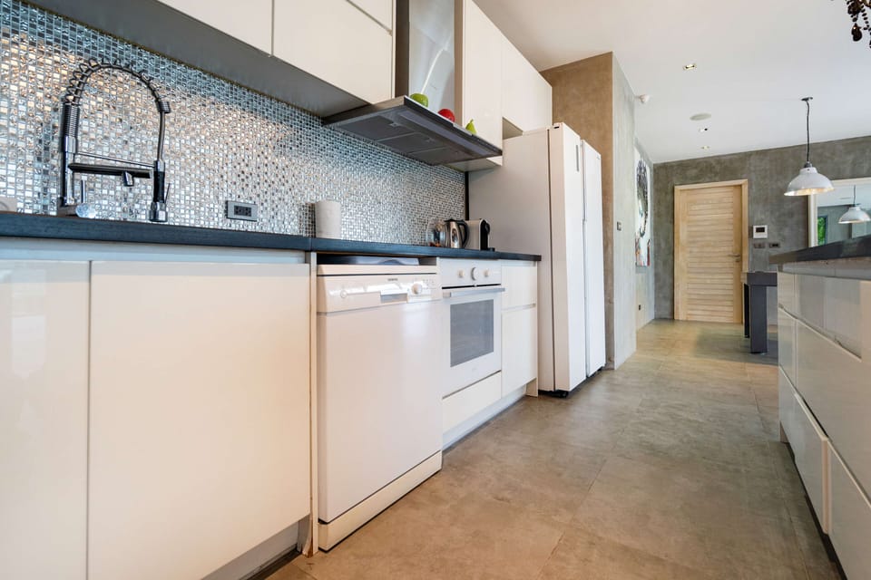 Design Villa, 3 Bedrooms, Hill View | Private kitchen | Fridge, microwave, oven, stovetop