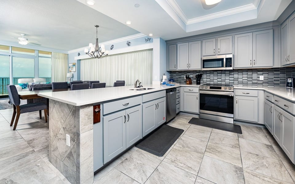Condo, 4 Bedrooms | Private kitchen | Coffee/tea maker, fridge, oven