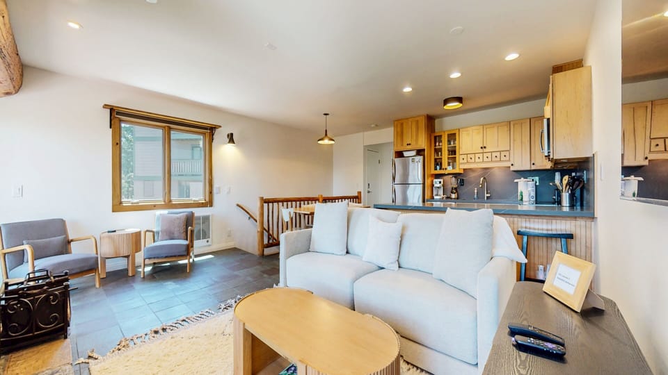 Condo, 3 Bedrooms | Living area | Smart TV
