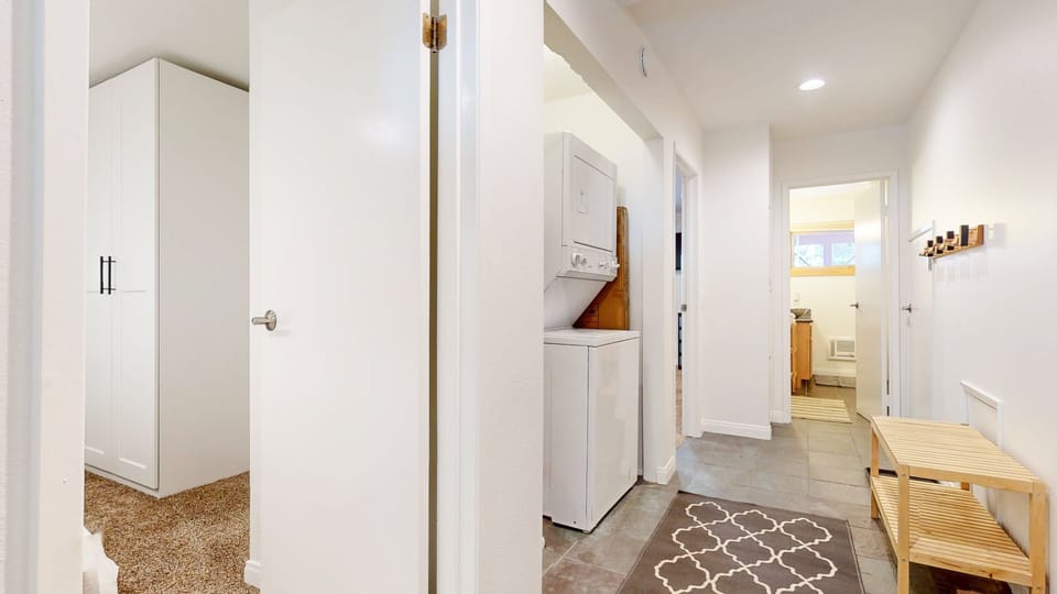 Condo, 3 Bedrooms | Interior