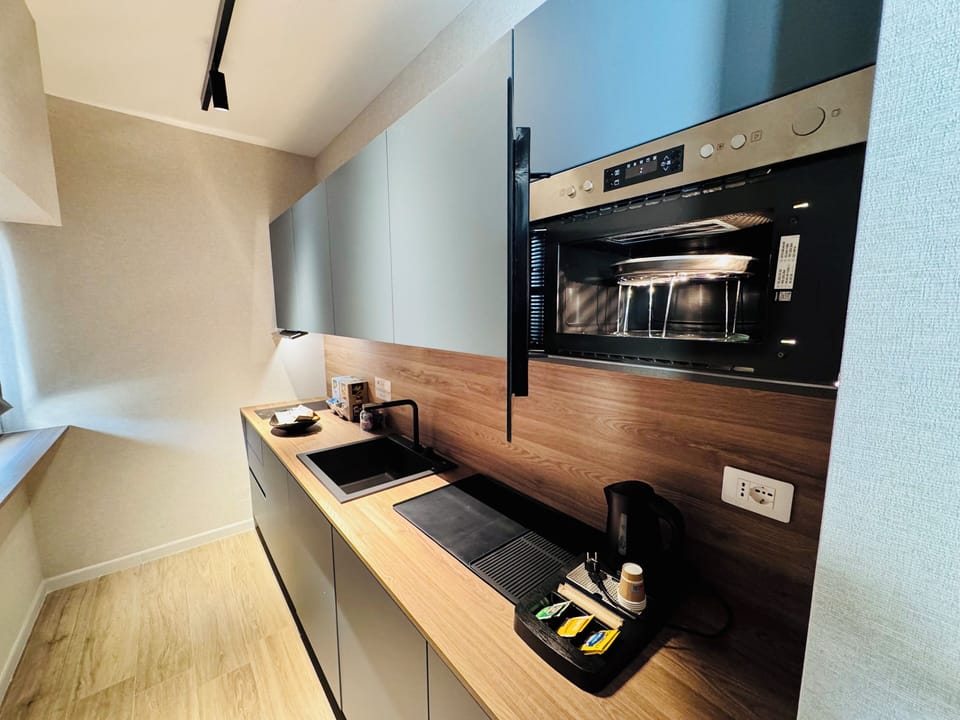 Luxury Room | Private kitchen | Espresso maker, coffee/tea maker, electric kettle