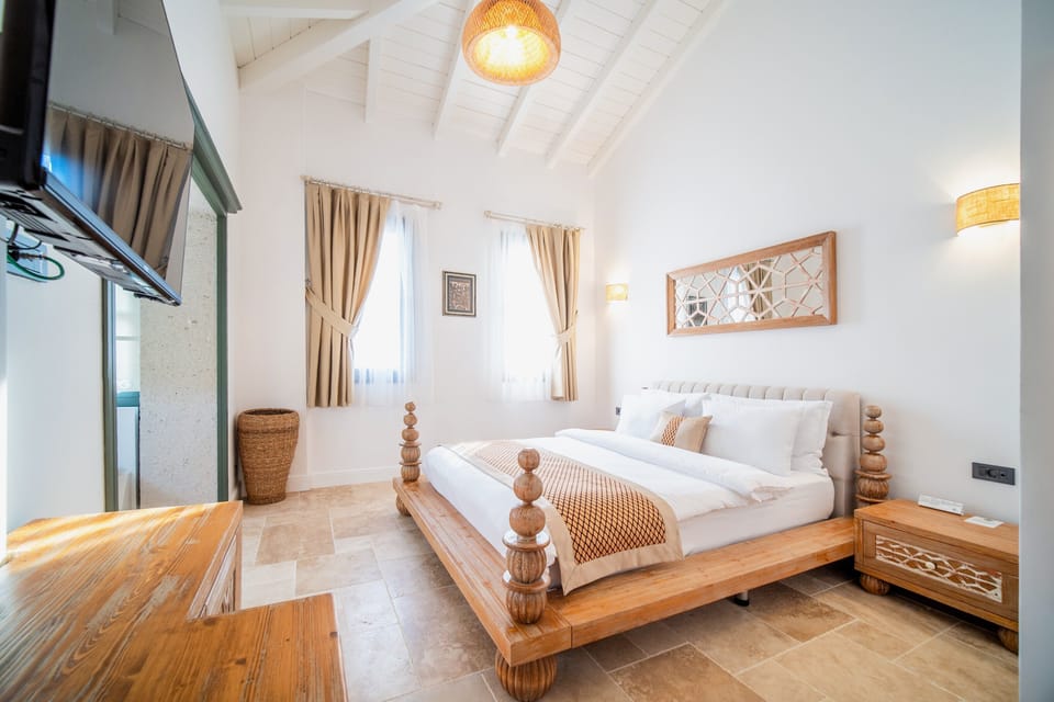 Traditional Triple Room, 1 Bedroom, Non Smoking, City View | Egyptian cotton sheets, premium bedding, down comforters