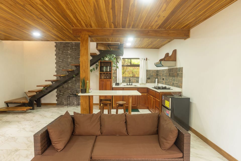 Duplex, 1 Bedroom, Balcony, Mountain View | Hypo-allergenic bedding, down comforters, desk, laptop workspace