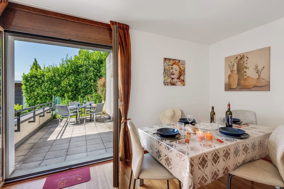 Standard Apartment, 2 Bedrooms, 2 Bathrooms (Vernate Lugano Lake Sweet View) | Dining