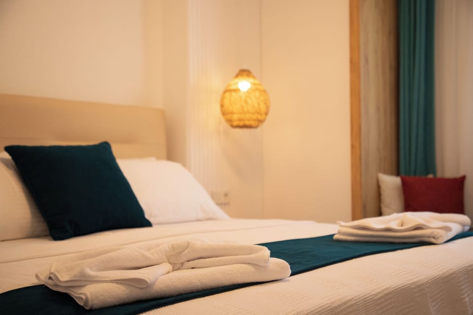 Deluxe Room with Balcony | Desk, soundproofing, free WiFi, bed sheets