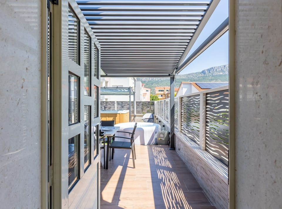 Apartment (Two Bedroom Apartment with Balcony) | Dining room