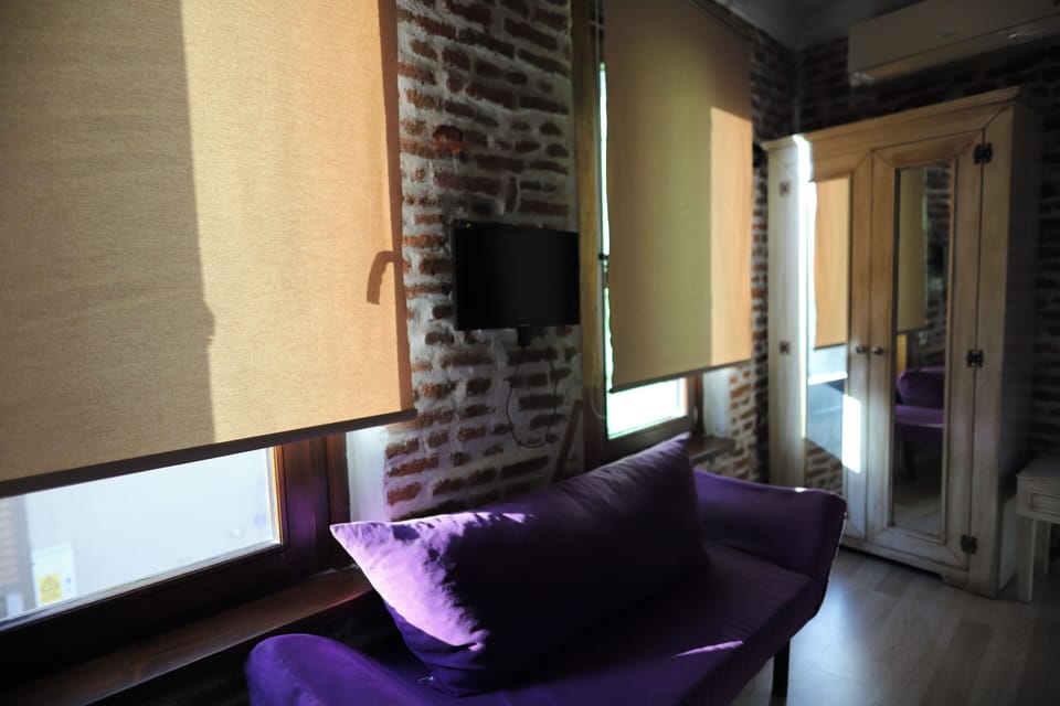 Standard Triple Room, City View