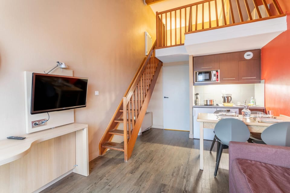 Studio Familial en Duplex - Accés piscine | In-room safe, soundproofing, free WiFi, bed sheets
