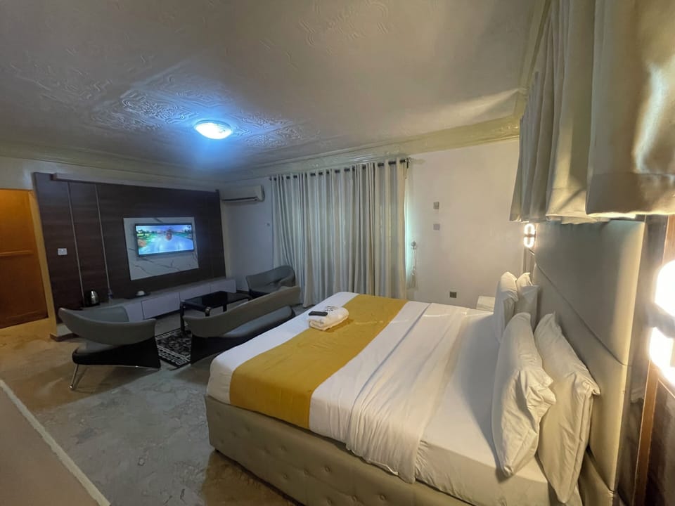 Premium Double Room | Premium bedding, Tempur-Pedic beds, individually furnished, desk
