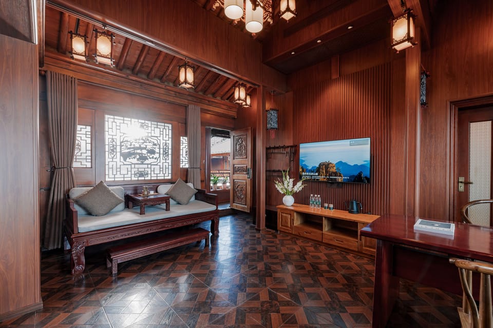 Signature Studio Suite, Multiple Beds | Premium bedding, desk, laptop workspace, blackout drapes