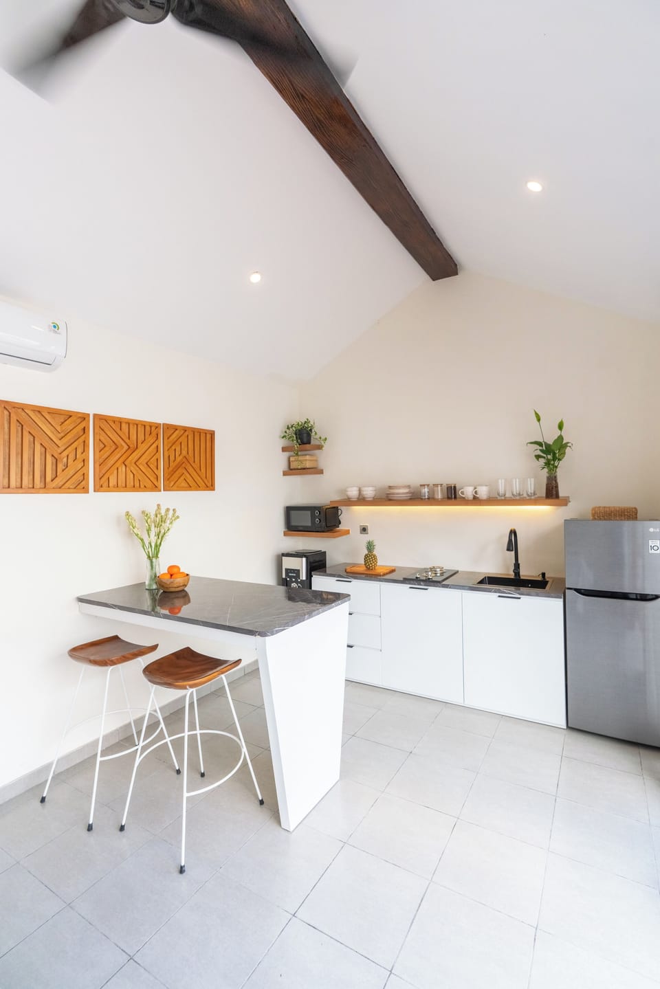 Premium Villa, Pool View | Dining room