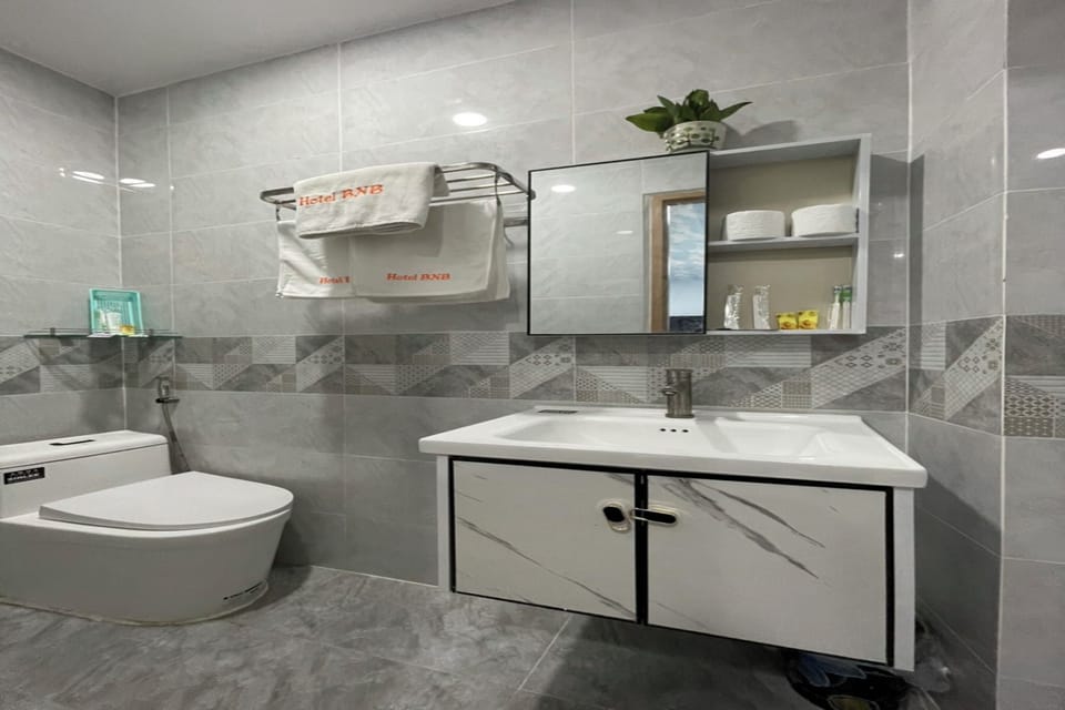 Penthouse | Bathroom | Shower, hair dryer, towels, soap