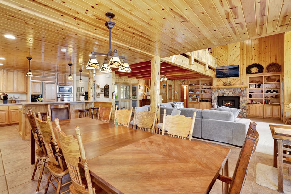 Cabin, Multiple Beds, Hot Tub, Beach View (2471) | 5 bedrooms, individually decorated, individually furnished, bed sheets