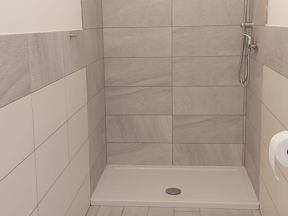 Comfort Double Room | Bathroom | Hair dryer, bidet, towels