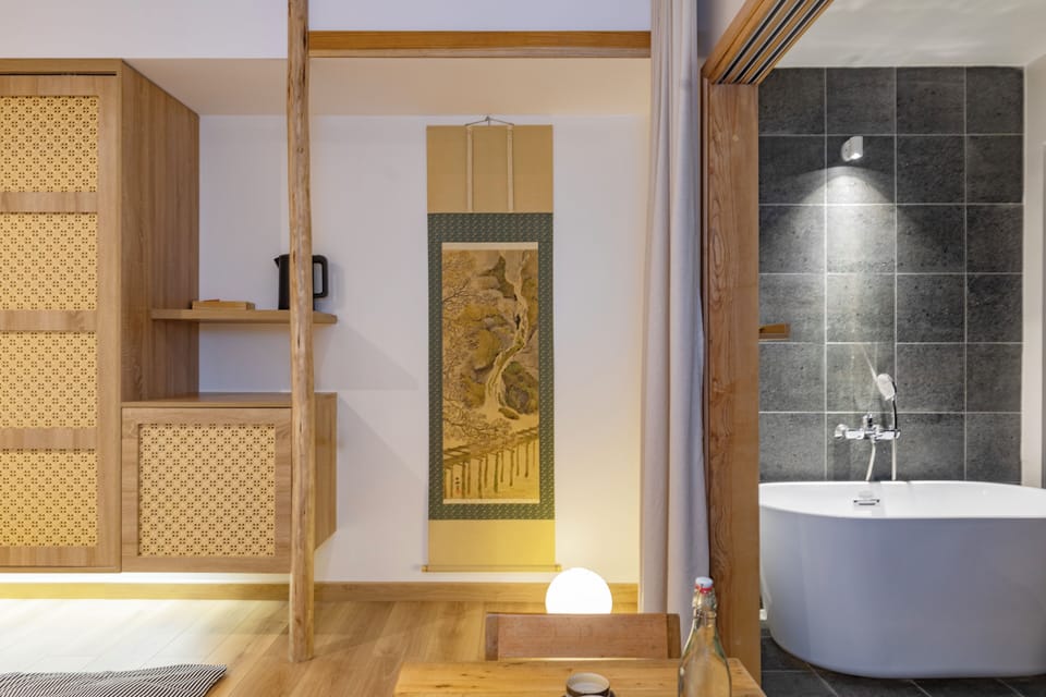 Executive Double Room | Bathroom | Separate tub and shower, jetted tub, rainfall showerhead