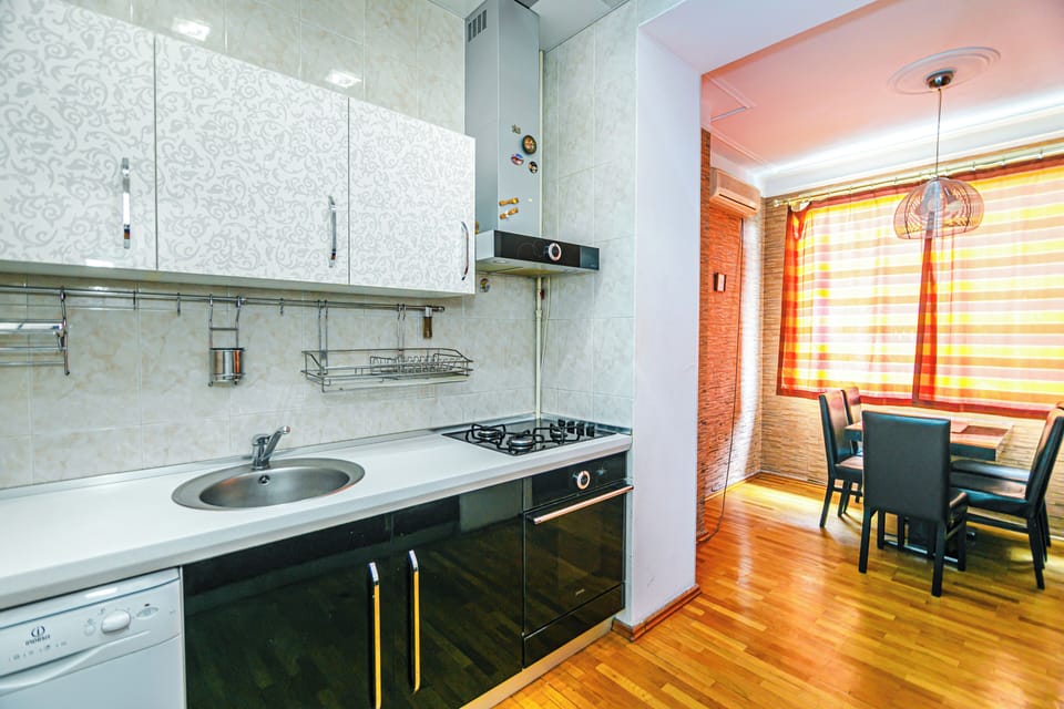 Deluxe Apartment, Balcony, City View | Private kitchen