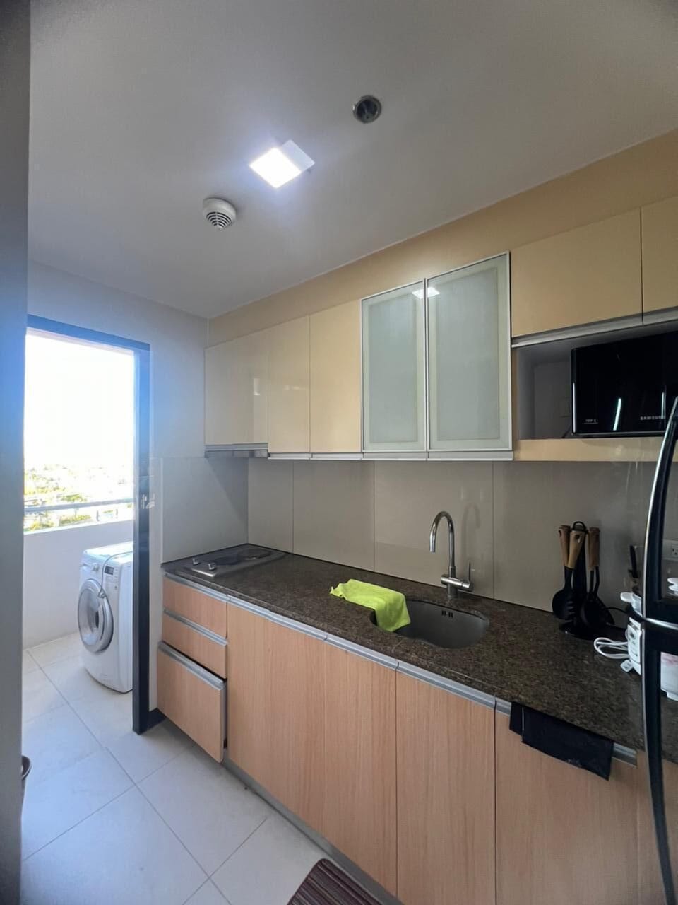 Panoramic Condo, Balcony, Beach View | Private kitchen
