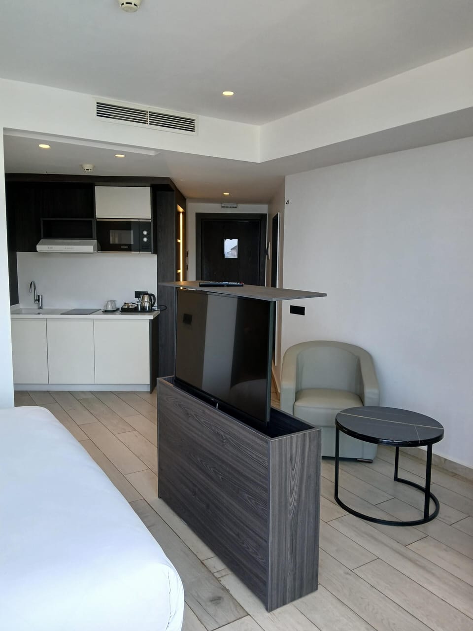 Standard Studio, Sea View | Minibar, in-room safe, blackout drapes, soundproofing