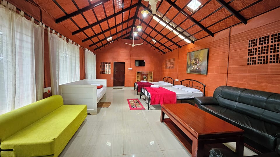 Family Room | Egyptian cotton sheets, premium bedding, desk, free WiFi
