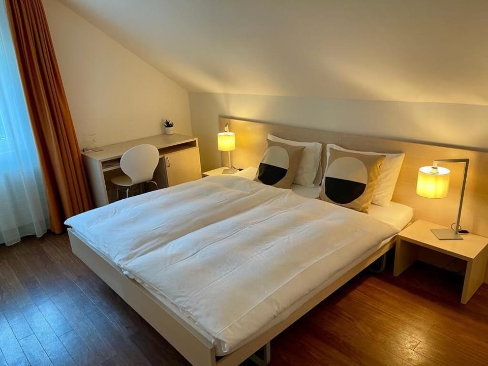 Comfort Double Room, 1 Bedroom, City View | In-room safe, desk, laptop workspace, free WiFi