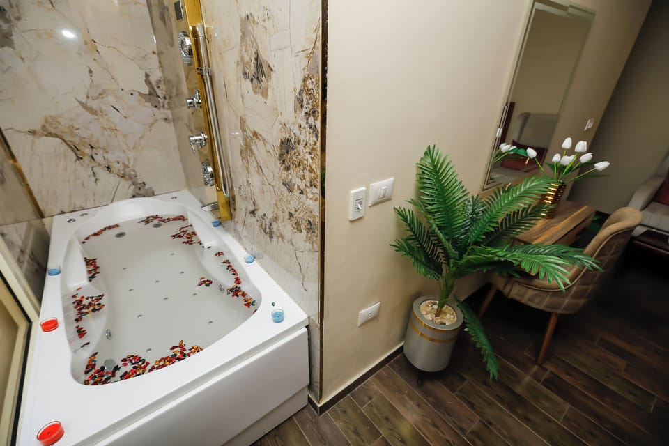 Royal Triple Room | Individually decorated, individually furnished, soundproofing, free WiFi