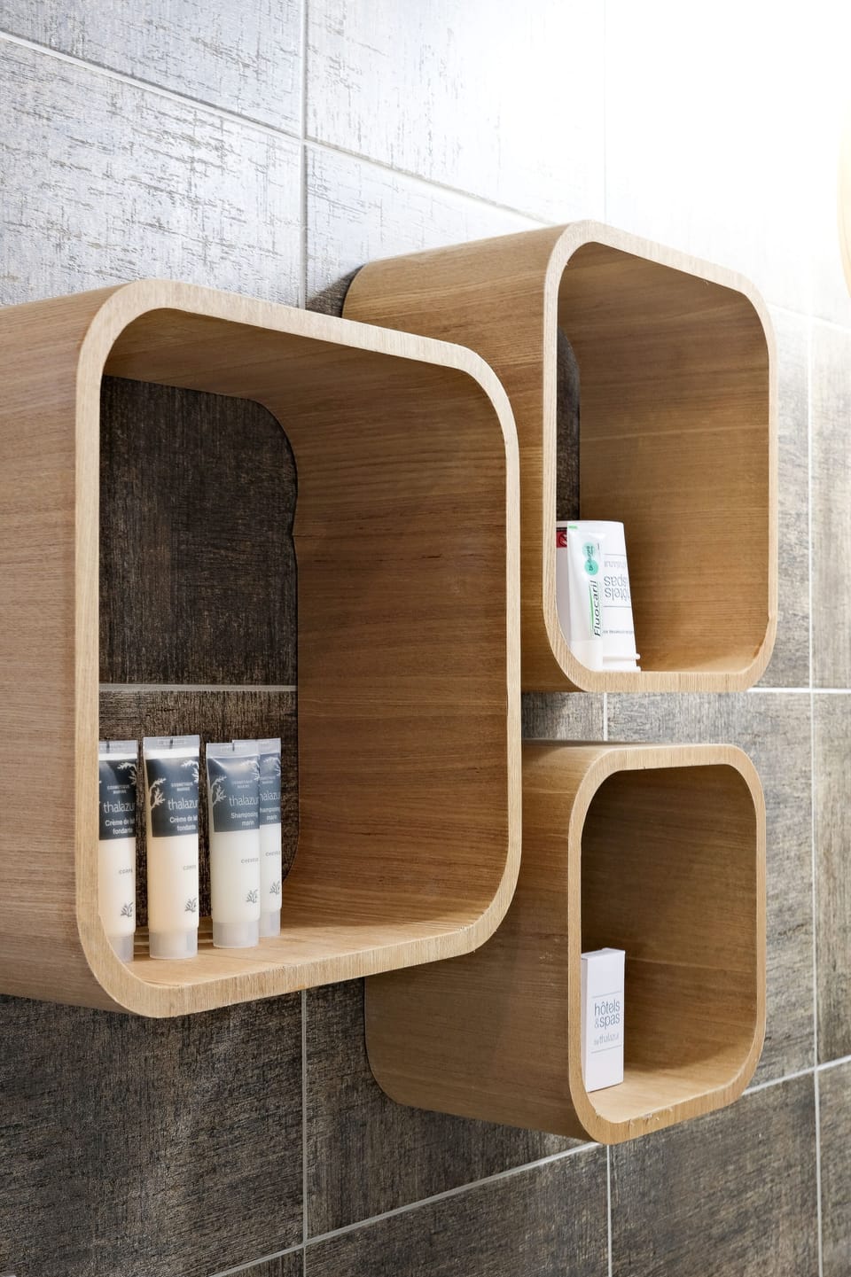 Classic Twin Room, Garden View | Bathroom | Free toiletries, hair dryer, towels